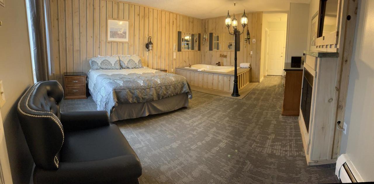 Vacationland Inn & Suites Brewer Exterior photo